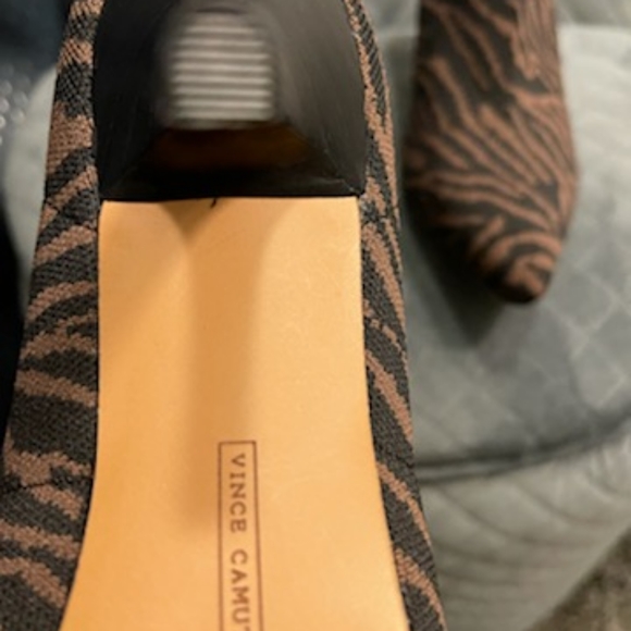Vince Camuto Animal print - Picture 7 of 8